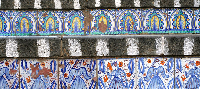 Керамическая плитка на ступенях самой большой лестницы в городе Caltagirone