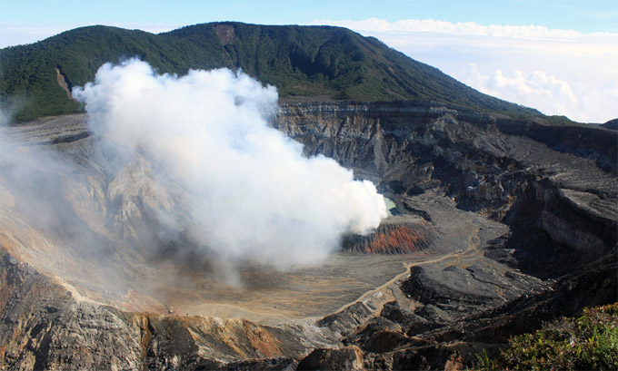 Poás Volcan