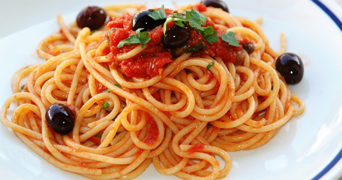 Naples Spaghetti alla Puttanesca (Campania, Italy) - traditional food ...