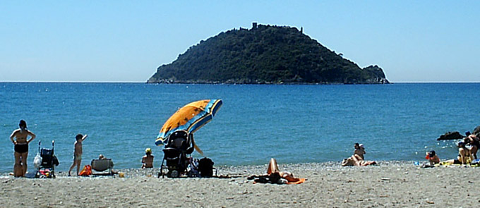 Gallinara Island