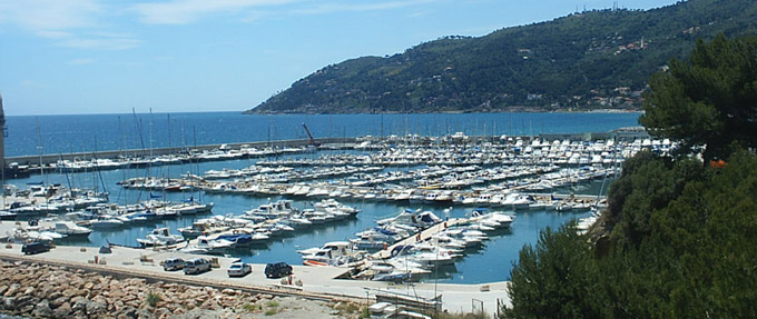 Die Marina von Andora