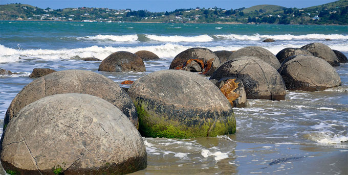 Moeraki boulders